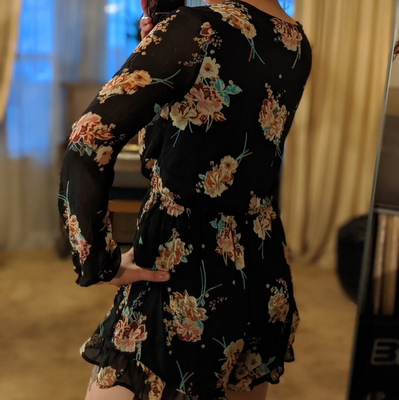 Black floral print romper - Picture 2 of 5
